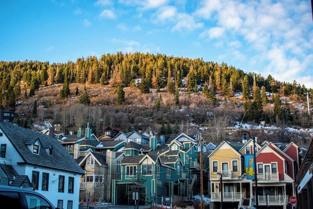 Woodside Getaway by Avantstay Character Home Close To Park City Resort w Hot Tub - photo 21