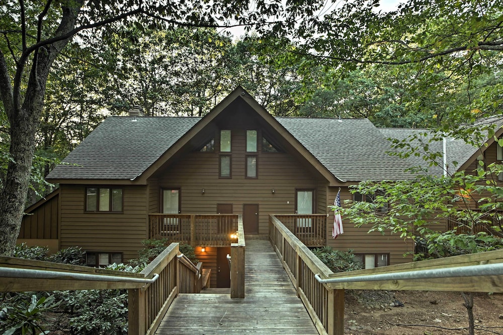 Wintergreen Resort Mountain Condo w Pool Access - photo 24