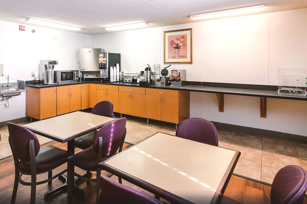 Key Inn Roseville - photo 23