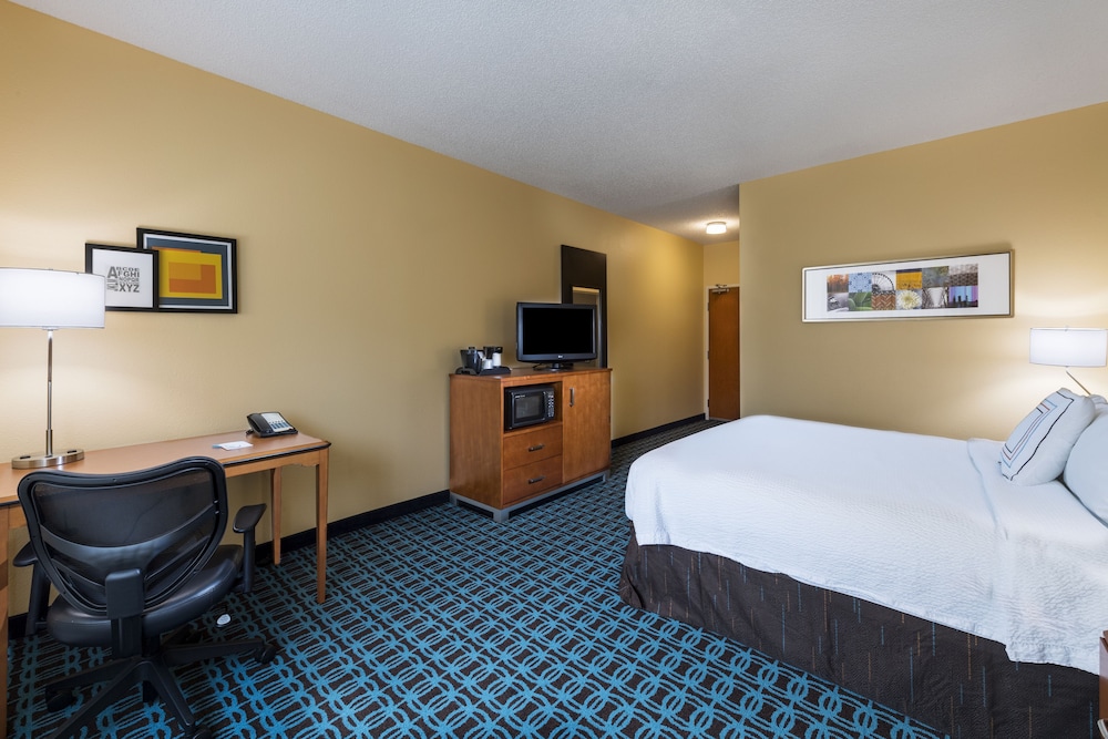 Fairfield Inn & Suites by Marriott St Petersburg Clearwater - photo 3