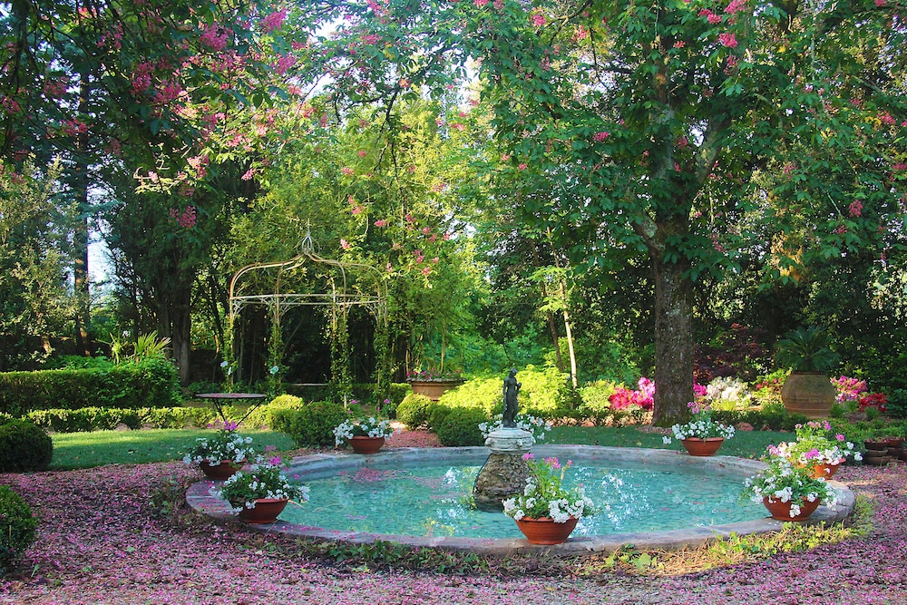 Agriturismo La Striscia — 4-Star Luxury Hotel in Arezzo, Italy