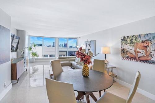 Champagne & Ice Water Views 2 Private Balconies — 4-Star Luxury Hotel in Miami, United States