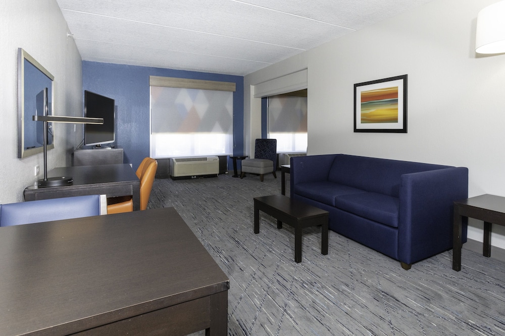 Holiday Inn Express & Suites Jacksonville Airport by IHG - photo 36