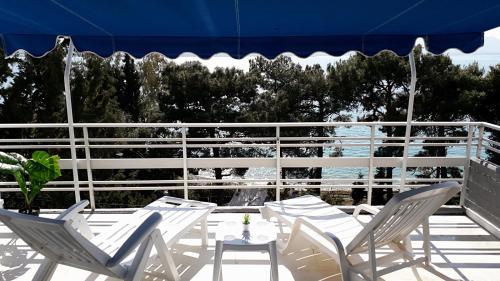 Neraidas home on the sea — 4-Star Luxury Hotel in Loutraki, Greece